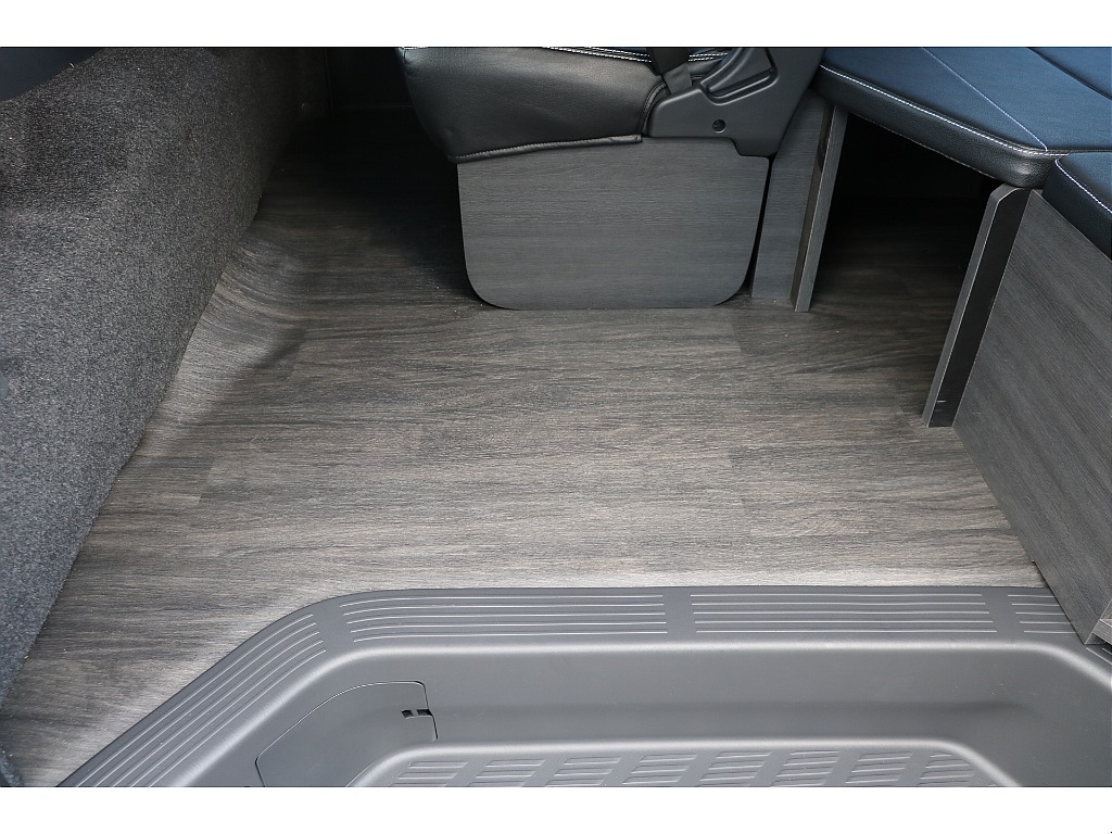 フローティング床張り施工！