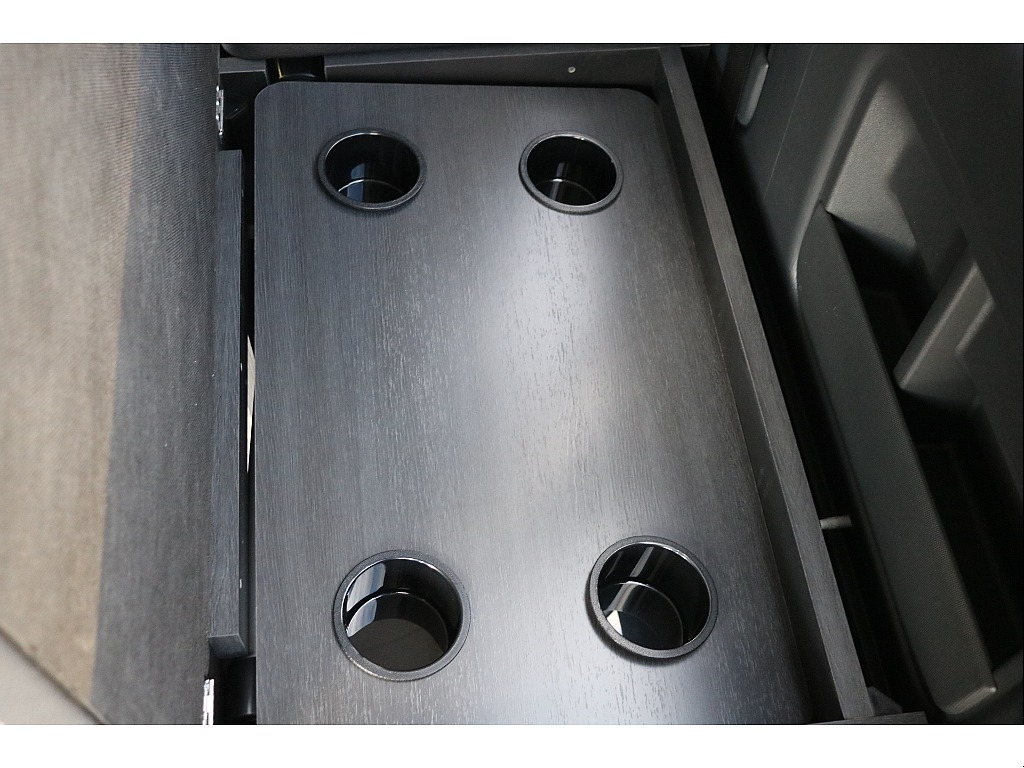 テーブルの収納も可能！