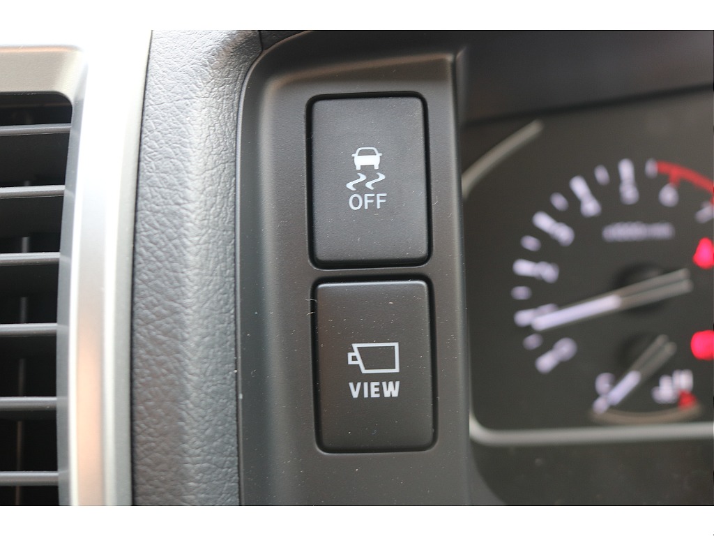 トラクションコントロール、パノラミックビューモニター切替スイッチ！