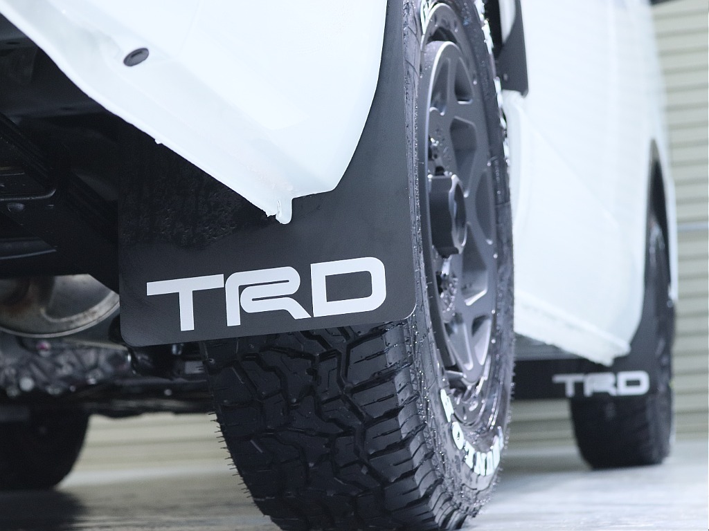 TRDマッドフラップも装備致しました♪