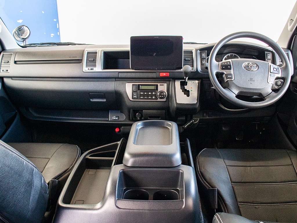 運転席周りのお写真になります！新車でのご案内になります！