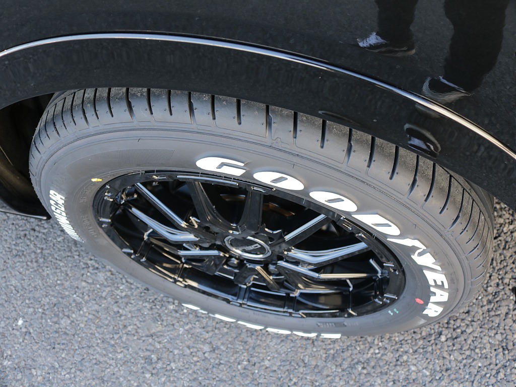 新車ハイエースワゴンＧＬリラクシングシートアレンジ施工済み大画面アルパインツインナビパッケージ装備！オリジナルフロントスポイラーオリジナル１７インチアルミ１．５インチダウンオーバーフェンダーテール装備