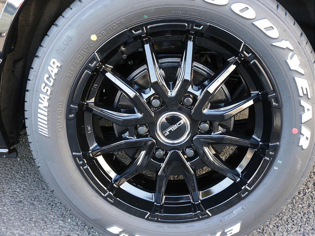 新車ハイエースワゴンＧＬリラクシングシートアレンジ施工済み大画面アルパインツインナビパッケージ装備！オリジナルフロントスポイラーオリジナル１７インチアルミ１．５インチダウンオーバーフェンダーテール装備