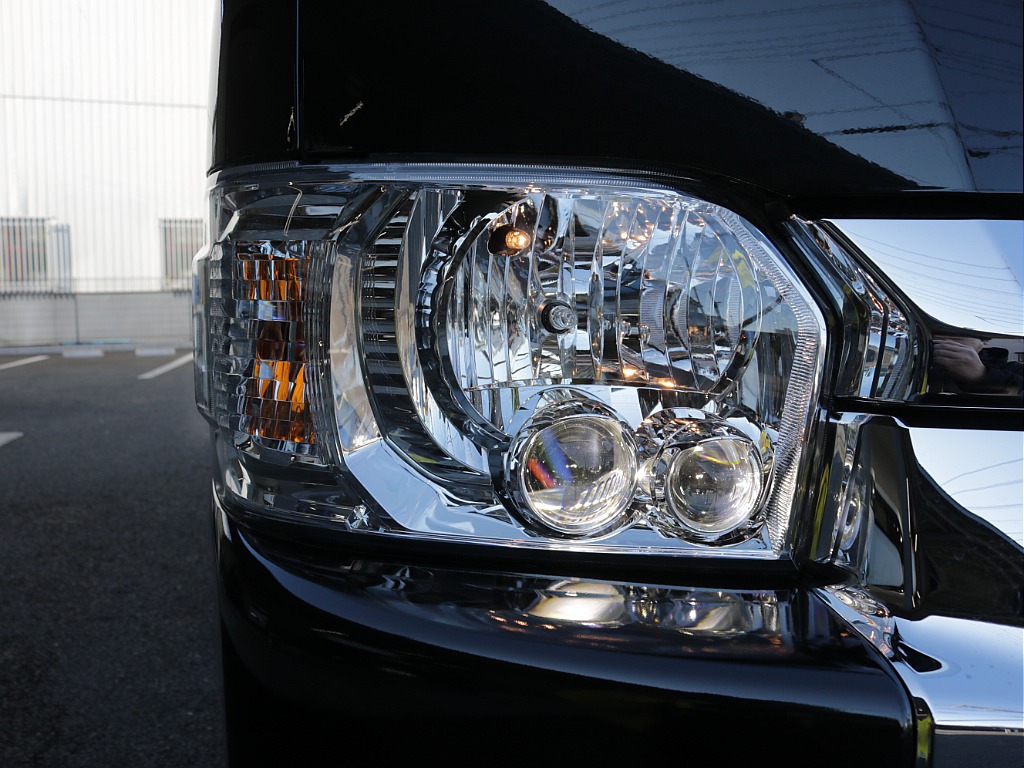 新車ハイエースワゴンＧＬリラクシングシートアレンジ施工済み大画面アルパインツインナビパッケージ装備！オリジナルフロントスポイラーオリジナル１７インチアルミ１．５インチダウンオーバーフェンダーテール装備