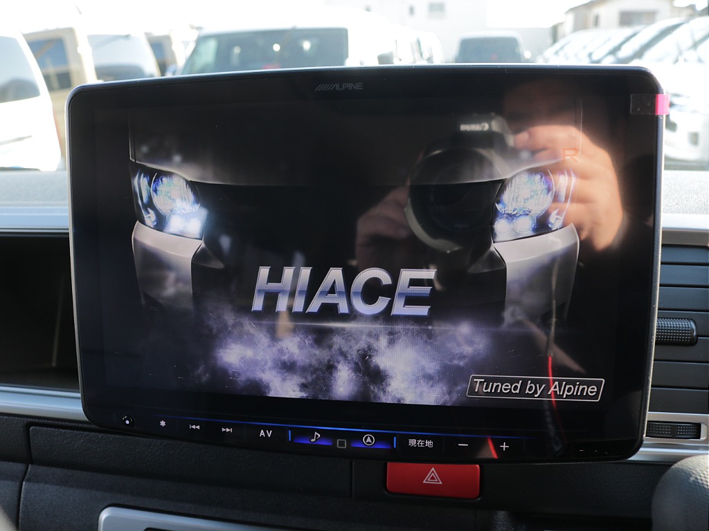 新車ハイエースワゴンＧＬリラクシングシートアレンジ施工済み大画面アルパインツインナビパッケージ装備！オリジナルフロントスポイラーオリジナル１７インチアルミ１．５インチダウンオーバーフェンダーテール装備