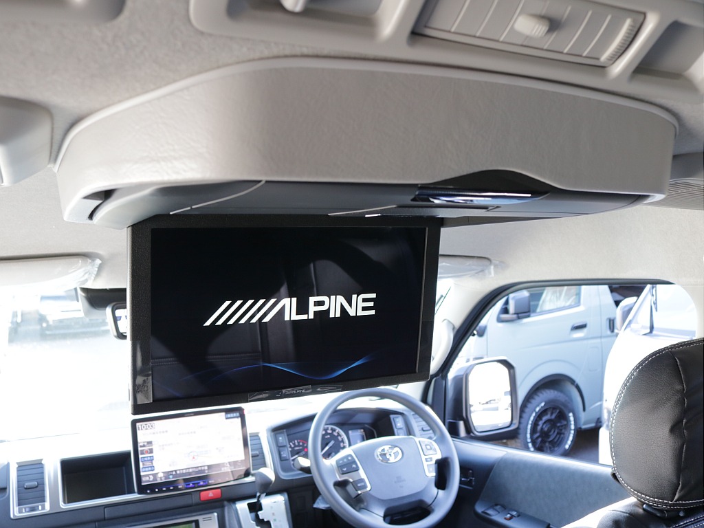 新車ハイエースワゴンＧＬリラクシングシートアレンジ施工済み大画面アルパインツインナビパッケージ装備！オリジナルフロントスポイラーオリジナル１７インチアルミ１．５インチダウンオーバーフェンダーテール装備