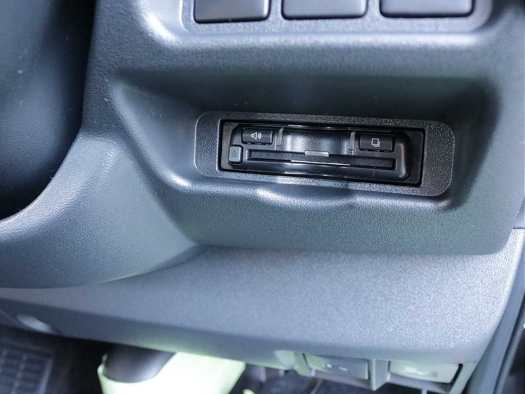 新車ハイエースワゴンＧＬリラクシングシートアレンジ施工済み大画面アルパインツインナビパッケージ装備！オリジナルフロントスポイラーオリジナル１７インチアルミ１．５インチダウンオーバーフェンダーテール装備