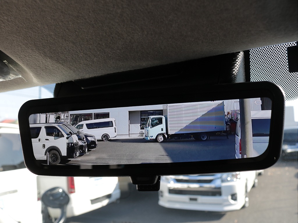 新車ハイエースワゴンＧＬリラクシングシートアレンジ施工済み大画面アルパインツインナビパッケージ装備！オリジナルフロントスポイラーオリジナル１７インチアルミ１．５インチダウンオーバーフェンダーテール装備