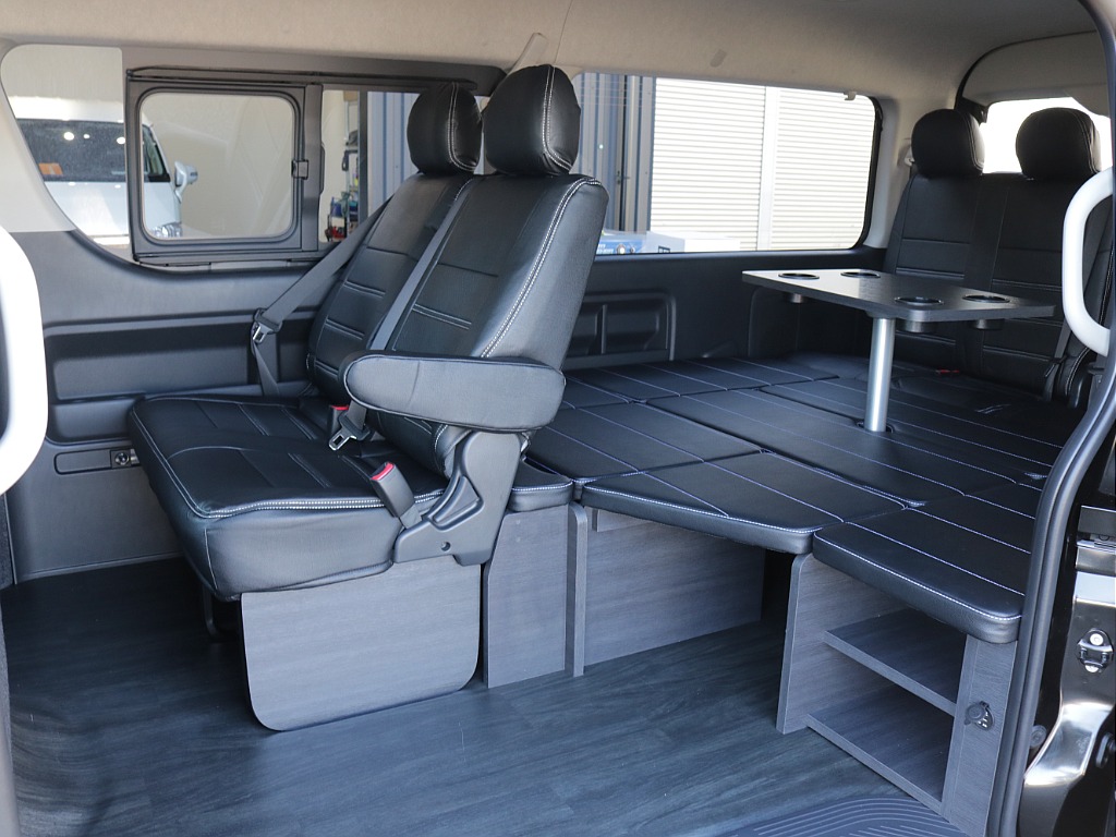 新車ハイエースワゴンＧＬリラクシングシートアレンジ施工済み大画面アルパインツインナビパッケージ装備！オリジナルフロントスポイラーオリジナル１７インチアルミ１．５インチダウンオーバーフェンダーテール装備