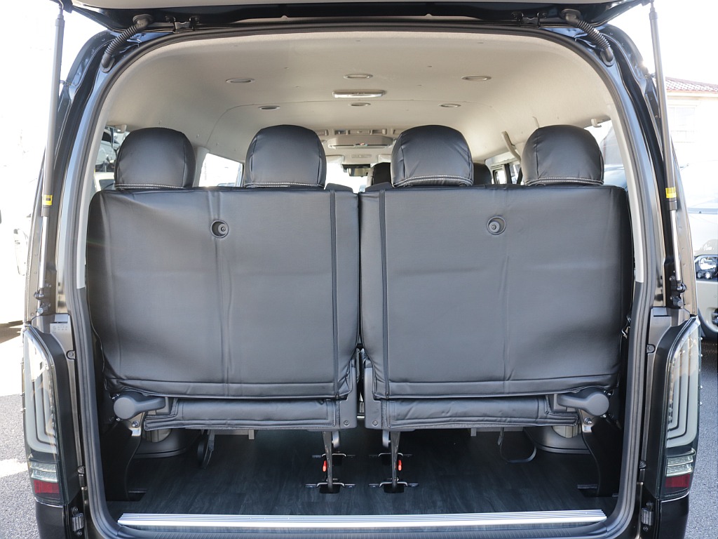 新車ハイエースワゴンＧＬリラクシングシートアレンジ施工済み大画面アルパインツインナビパッケージ装備！オリジナルフロントスポイラーオリジナル１７インチアルミ１．５インチダウンオーバーフェンダーテール装備