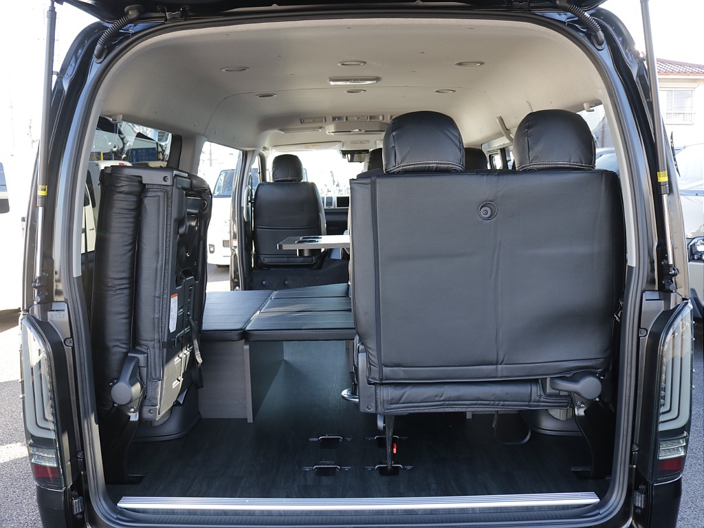 新車ハイエースワゴンＧＬリラクシングシートアレンジ施工済み大画面アルパインツインナビパッケージ装備！オリジナルフロントスポイラーオリジナル１７インチアルミ１．５インチダウンオーバーフェンダーテール装備