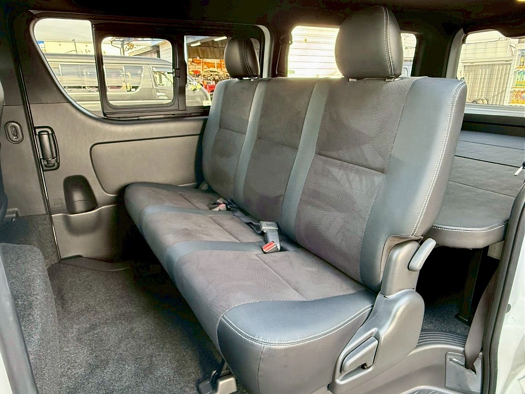 トヨタ ハイエースバン(18枚目)