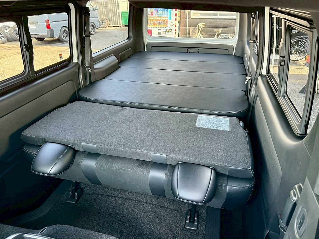 トヨタ ハイエースバン(4枚目)