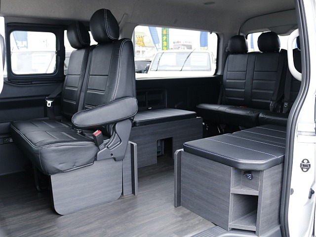 センターテーブル、ベットマットは脱着可能です♪