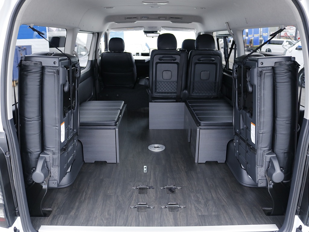 4列目を跳ね上げれば広大なに荷室に♪