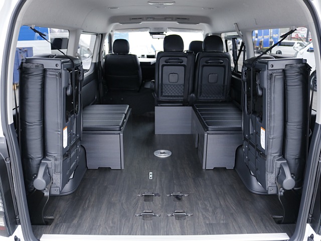 4列目を跳ね上げれば広大なに荷室に♪
