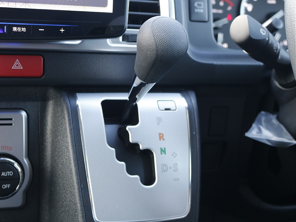 ハイエース最大級専門店☆豊富な在庫の中からお選び頂けます♪ライフスタイルに合ったお車をご提案！気になる燃費、お得な装備、希少な特別仕様車、カスタム、なんでもご相談下さい！！