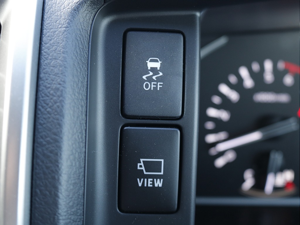 ハイエース最大級専門店☆豊富な在庫の中からお選び頂けます♪ライフスタイルに合ったお車をご提案！気になる燃費、お得な装備、希少な特別仕様車、カスタム、なんでもご相談下さい！！