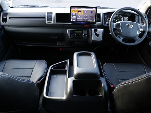 フロントシート回り☆ 全席オリジナルシートカバー装着済みです♪