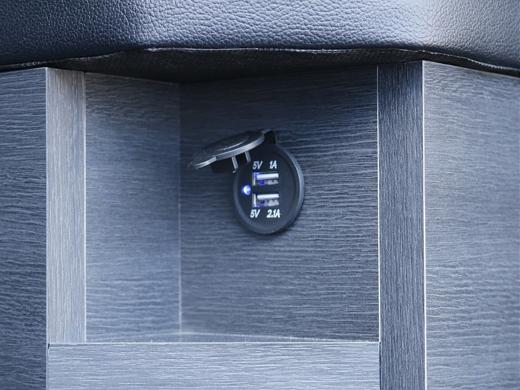 ベットキットの周辺にはUSBポートが搭載♪