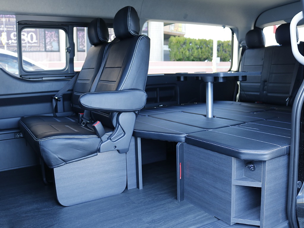 familiar内装架装☆☆ センターテーブル搭載で部屋のような空間です♪