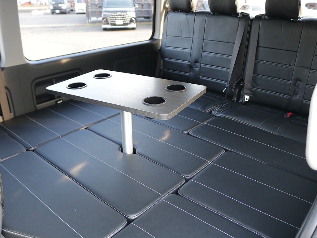 センターテーブルはベットキットの状態でも仕様可能で取り外しも可能になっております♪