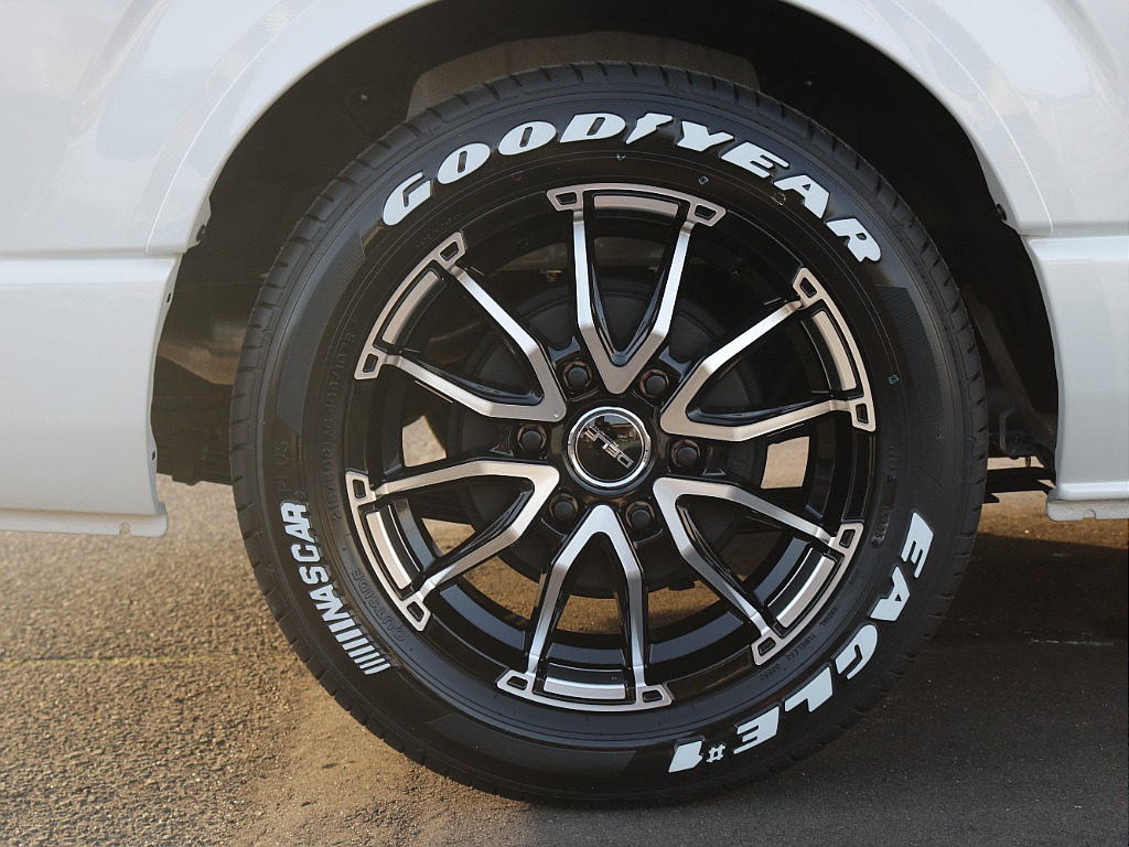 デルフ06　17インチAW＆グッドイヤーナスカータイヤ装着済み！！