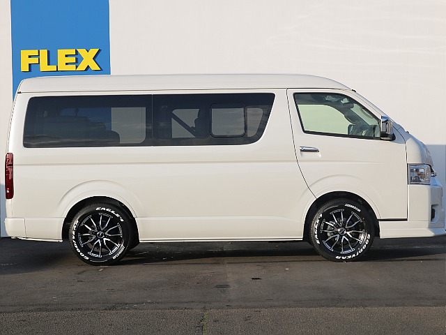 片側パワースライドドアが付いておりますので乗り降りや荷物の出し入れも楽々できちゃいます♪