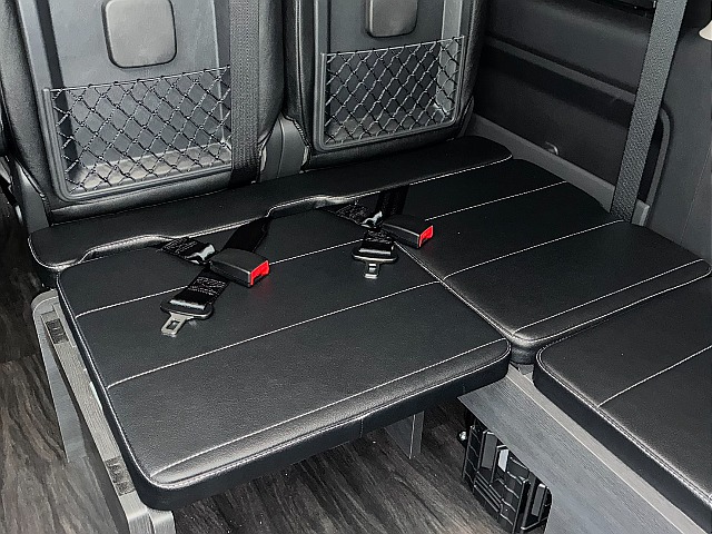 後ろ向き2名乗車となっております！