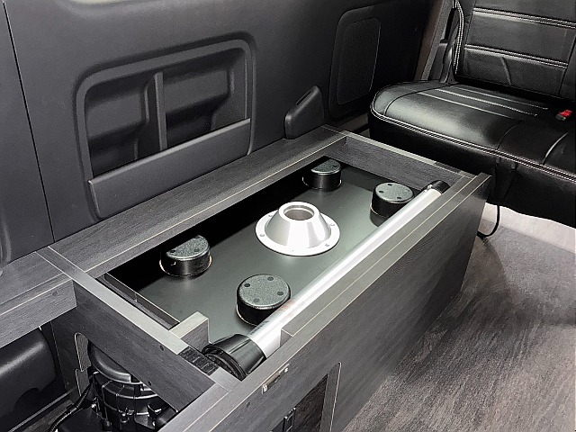 テーブルは収納可能です！