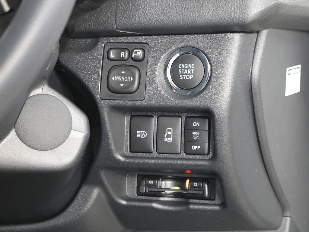 プッシュ式スタート・オートハイビームスイッチ・パワースライドドアスイッチ・ルームランプスイッチ・ビルトインETC