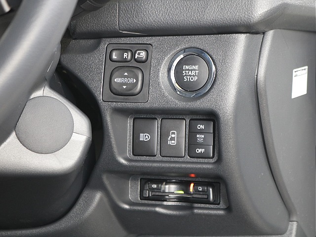 プッシュ式スタート・オートハイビームスイッチ・パワースライドドアスイッチ・ルームランプスイッチ・ビルトインETC