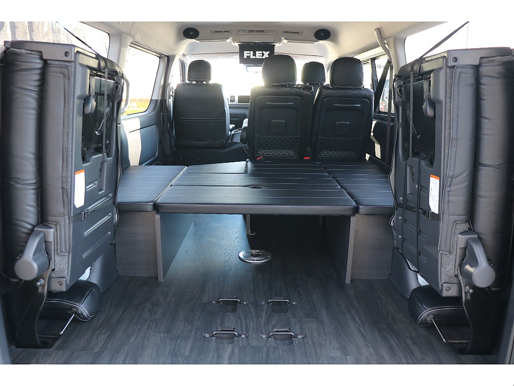 4列目シートは跳ね上げも可能！