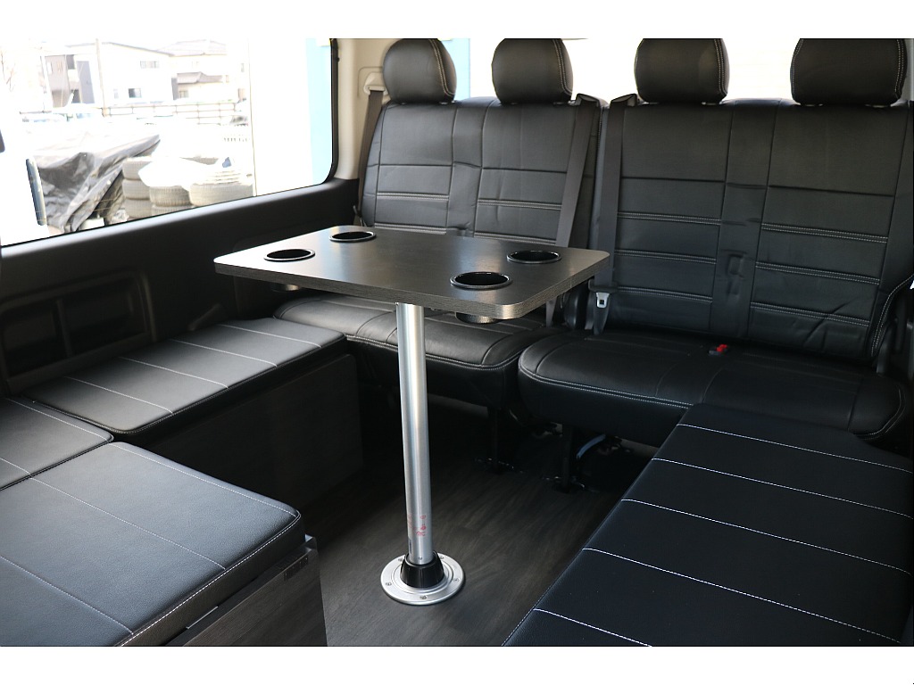 テーブルを囲んで食事も可能！