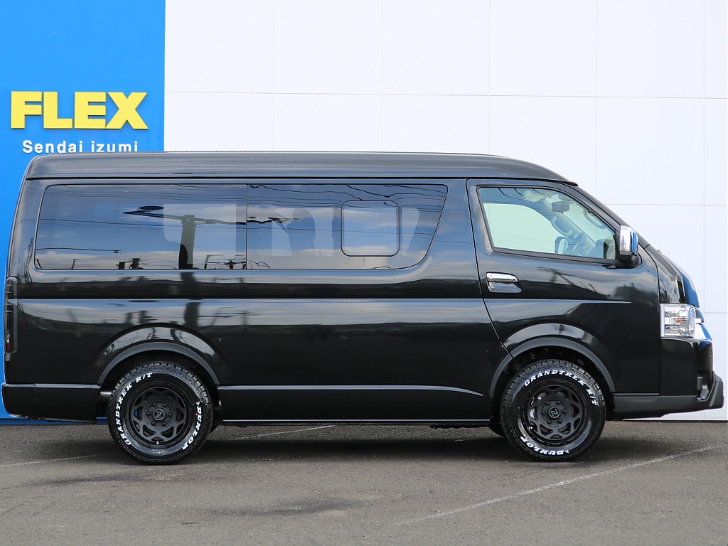 ランドクルーザーやハイエースなどを常時40台以上展示！お客様のニーズにあった最適なお車をご提案させていただきます。ご来店の際はお気軽にお問合わせください