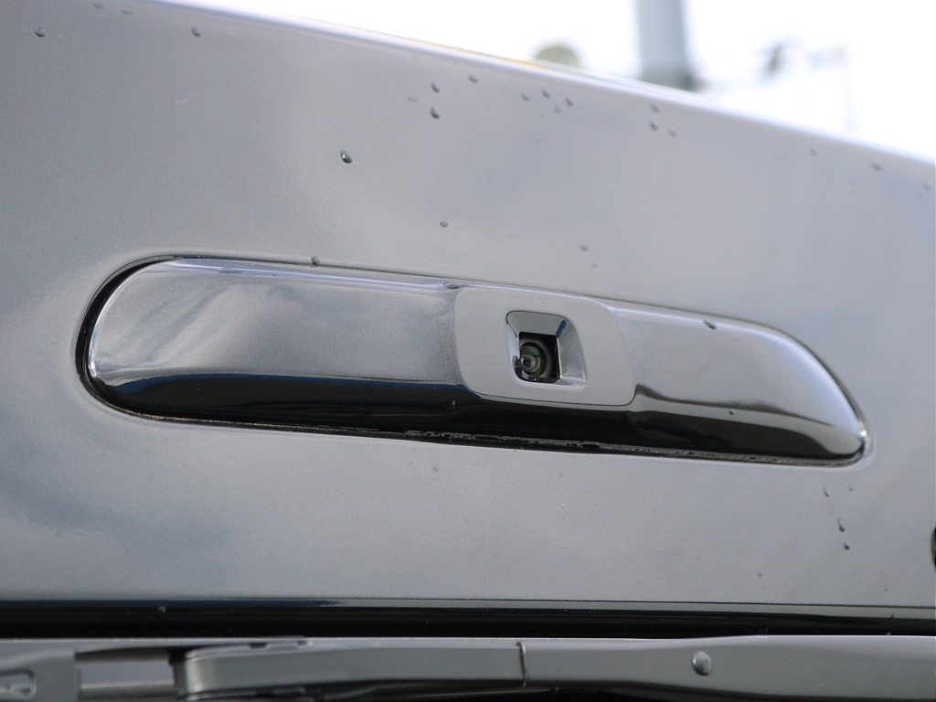 メーカーオプションのデジタルインナーミラーも完備されています♪