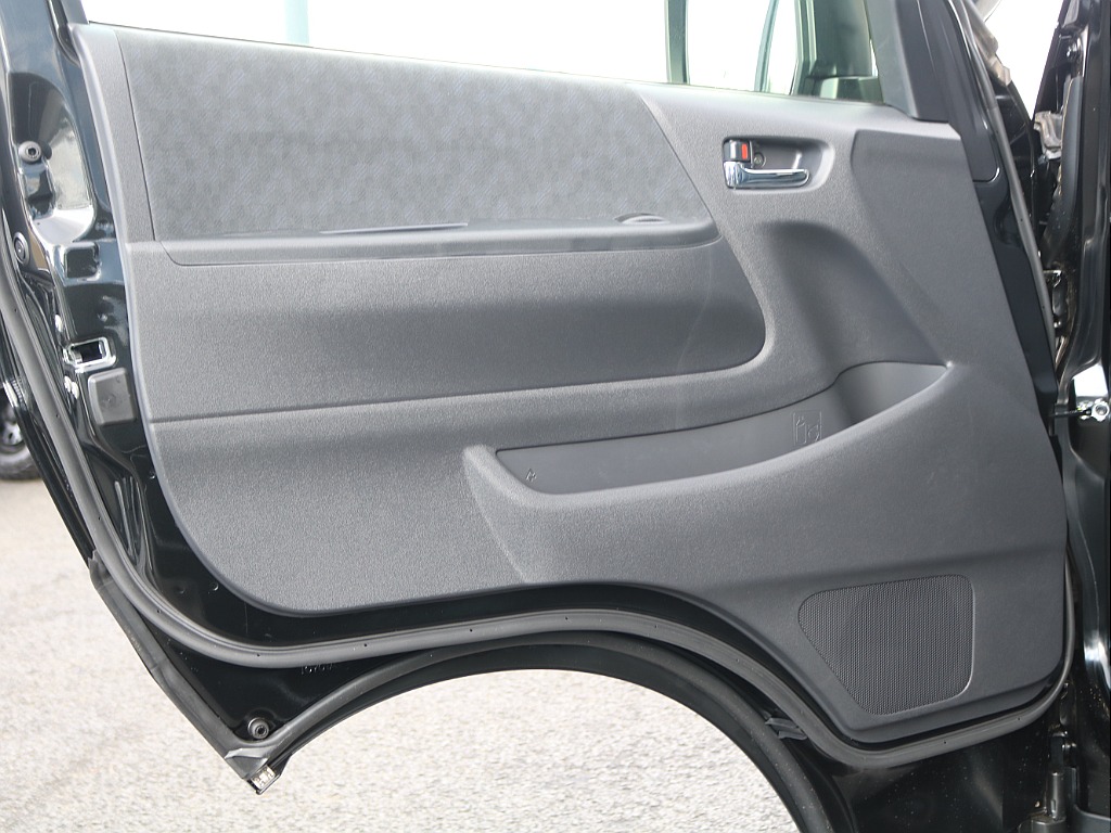 ＦＬＥＸグループは「すべての人に愛車を」をコンセプトに車種別に全国展開中！愛車と一緒に、ライフスタイルを充実させてもらいたいという思いで、ランクル仙台泉店では皆様のご要望になんでもお応えします♪