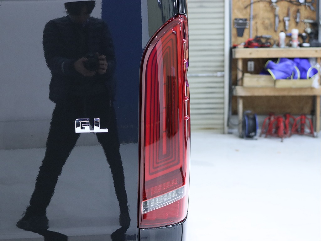 FLEXオリジナルNEOTRACEテールランプ付き！