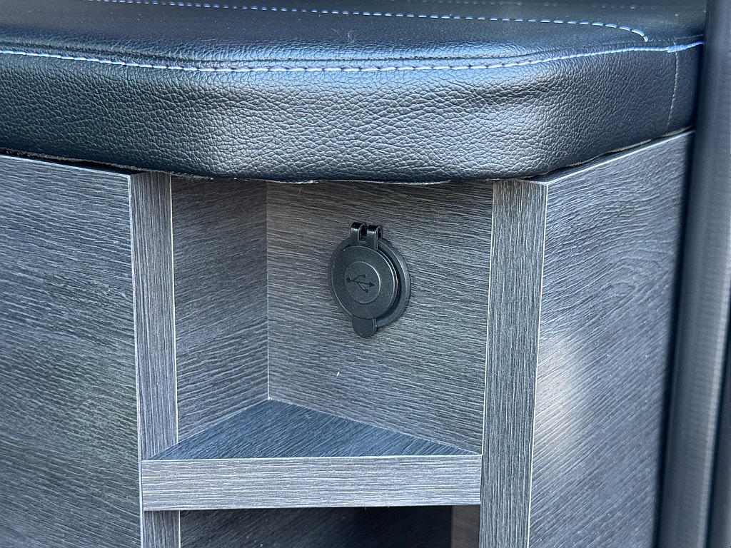 USBも利用可能です♪