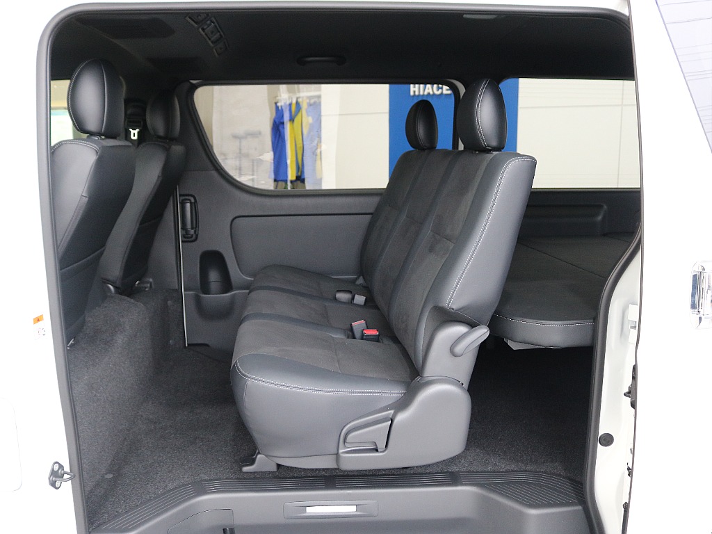 セカンドシートは3人掛けになります☆☆