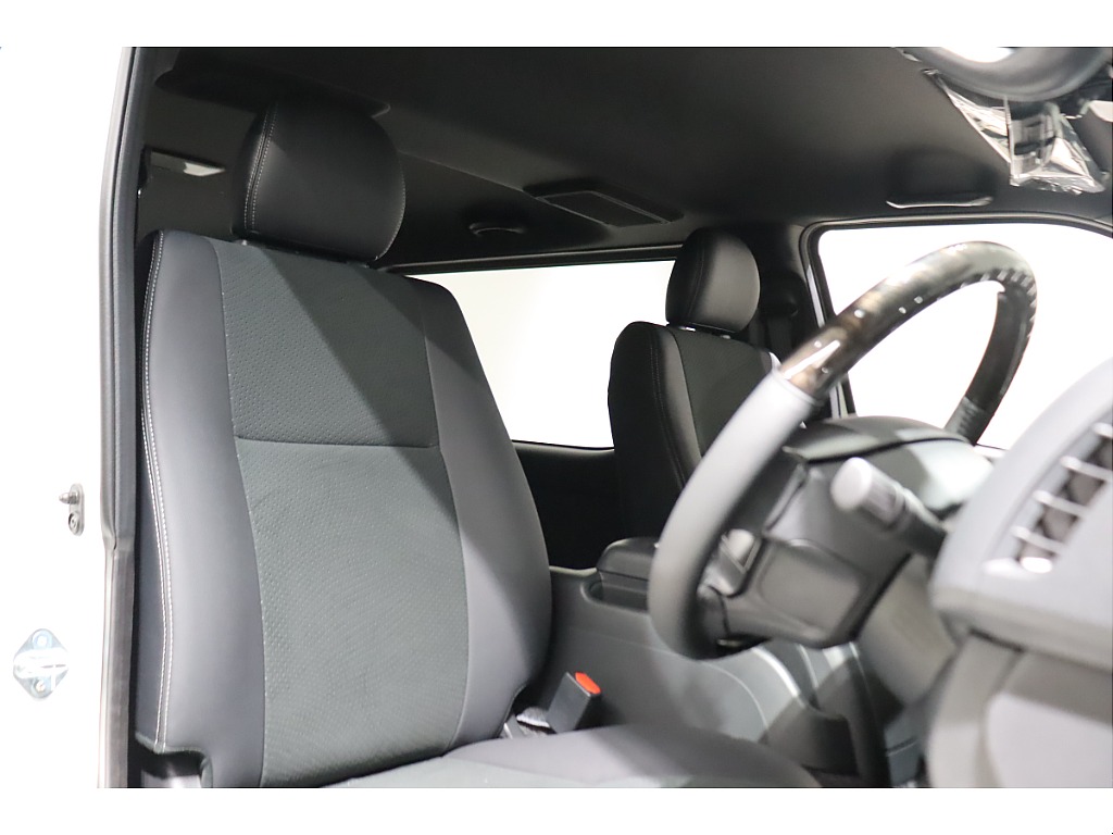 トヨタ ハイエースバン(32枚目)