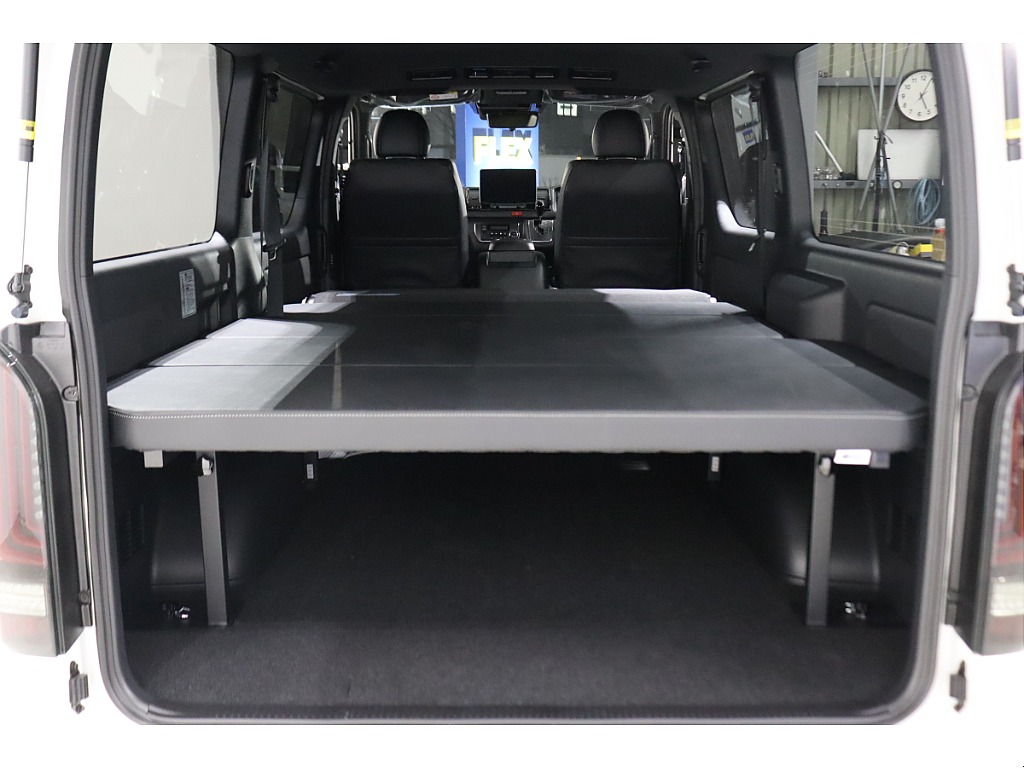 車中泊も可能なフラットタイプベッドキットを装着！