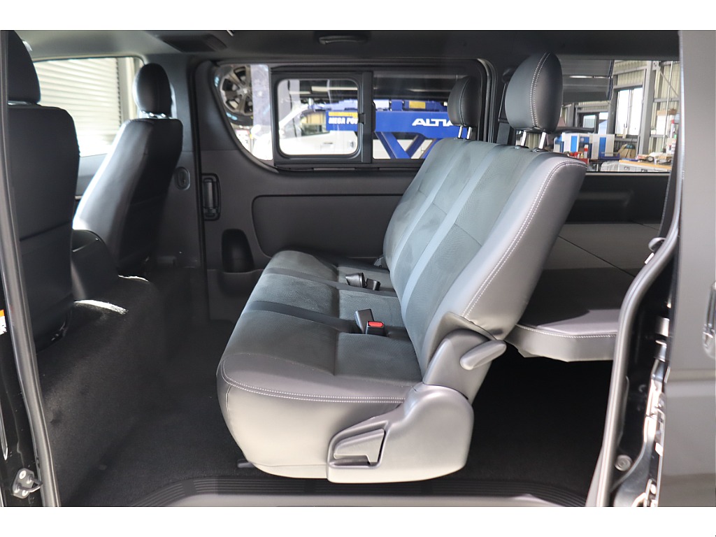 足元も広々としております☆