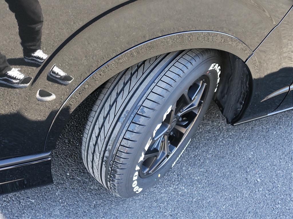 新車ハイエースＶダークプライムⅡ２０００ガソリン２ＷＤカスタム車両入庫！アルパインＢＩＧ－Ｘ１１インチメカレスモデル装備ビルトインＥＴＣ２．０、ＨＤＭＩソケットタイプⅡベットＫＩＴ装着済み！！