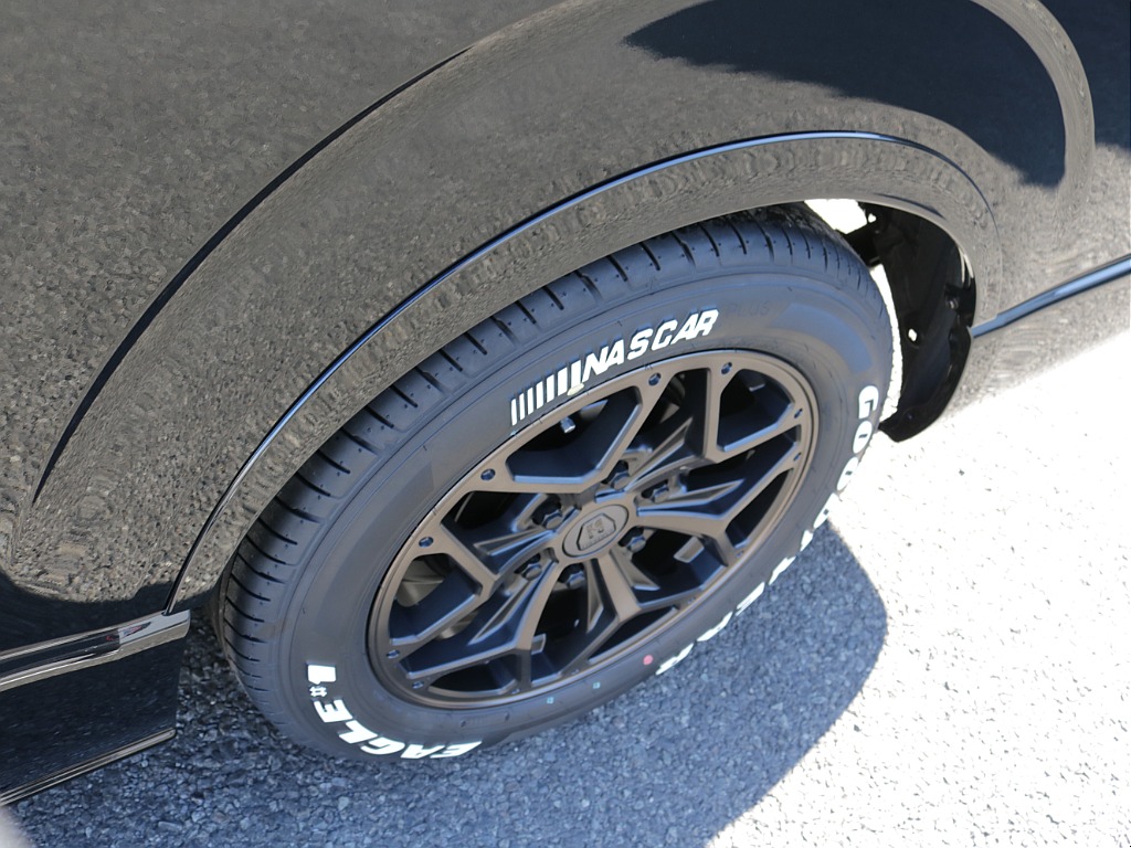 新車ハイエースＶダークプライムⅡ２０００ガソリン２ＷＤカスタム車両入庫！アルパインＢＩＧ－Ｘ１１インチメカレスモデル装備ビルトインＥＴＣ２．０、ＨＤＭＩソケットタイプⅡベットＫＩＴ装着済み！！