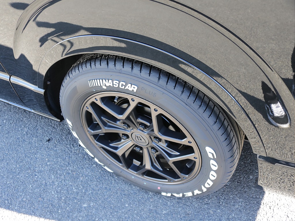 新車ハイエースＶダークプライムⅡ２０００ガソリン２ＷＤカスタム車両入庫！アルパインＢＩＧ－Ｘ１１インチメカレスモデル装備ビルトインＥＴＣ２．０、ＨＤＭＩソケットタイプⅡベットＫＩＴ装着済み！！