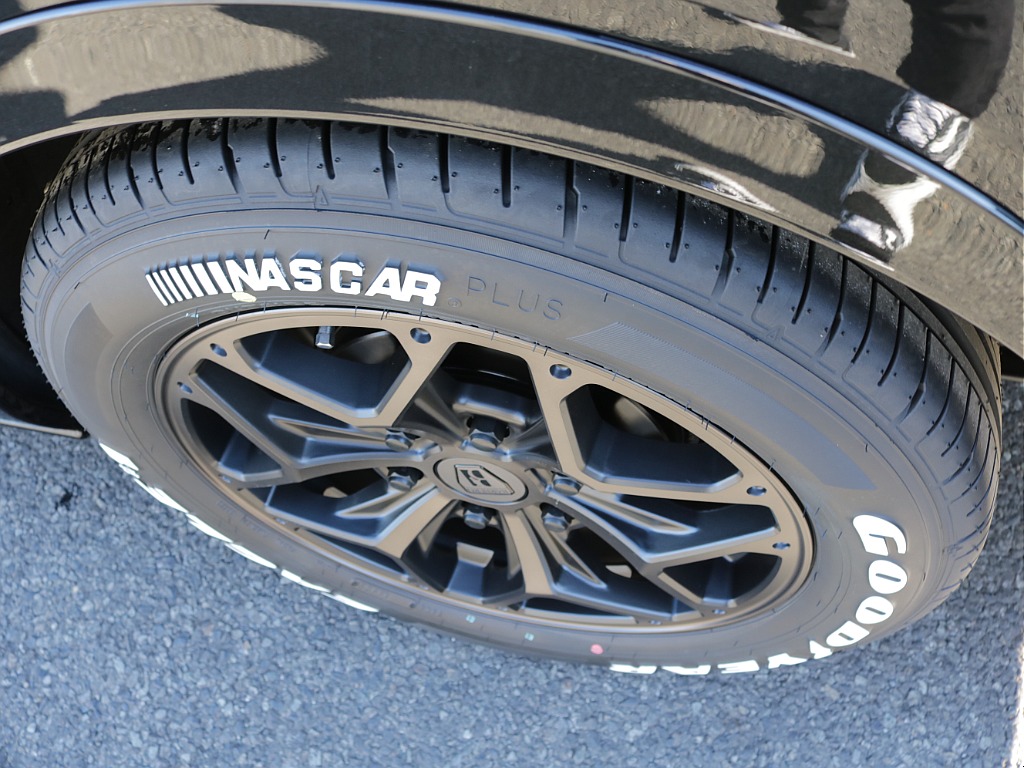 新車ハイエースＶダークプライムⅡ２０００ガソリン２ＷＤカスタム車両入庫！アルパインＢＩＧ－Ｘ１１インチメカレスモデル装備ビルトインＥＴＣ２．０、ＨＤＭＩソケットタイプⅡベットＫＩＴ装着済み！！