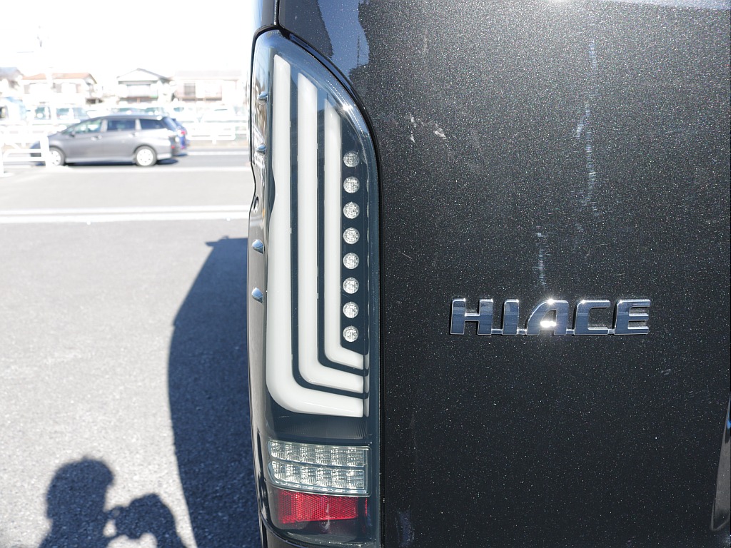 新車ハイエースＶダークプライムⅡ２０００ガソリン２ＷＤカスタム車両入庫！アルパインＢＩＧ－Ｘ１１インチメカレスモデル装備ビルトインＥＴＣ２．０、ＨＤＭＩソケットタイプⅡベットＫＩＴ装着済み！！