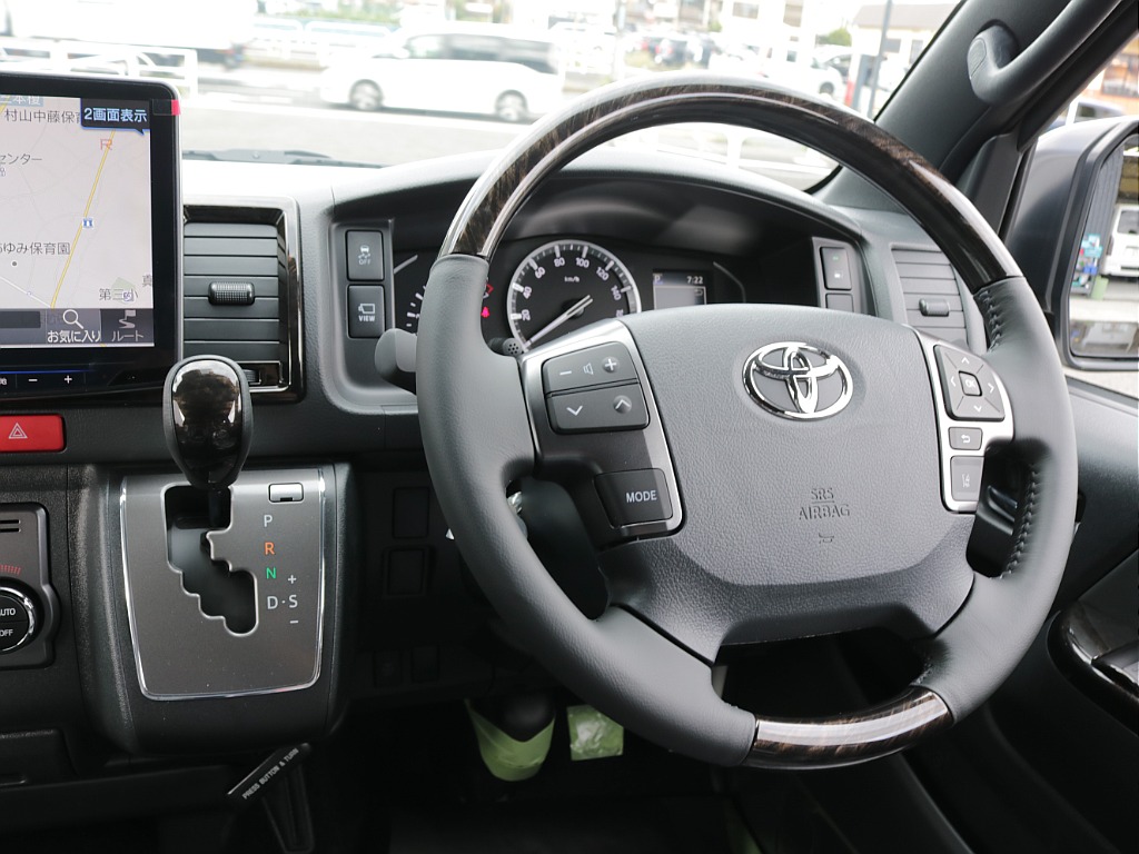 新車ハイエースＶダークプライムⅡ２０００ガソリン２ＷＤカスタム車両入庫！アルパインＢＩＧ－Ｘ１１インチメカレスモデル装備ビルトインＥＴＣ２．０、ＨＤＭＩソケットタイプⅡベットＫＩＴ装着済み！！