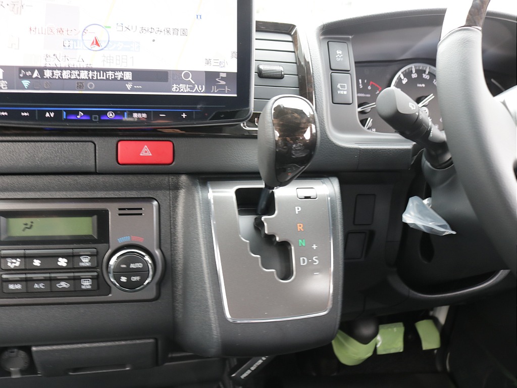 新車ハイエースＶダークプライムⅡ２０００ガソリン２ＷＤカスタム車両入庫！アルパインＢＩＧ－Ｘ１１インチメカレスモデル装備ビルトインＥＴＣ２．０、ＨＤＭＩソケットタイプⅡベットＫＩＴ装着済み！！